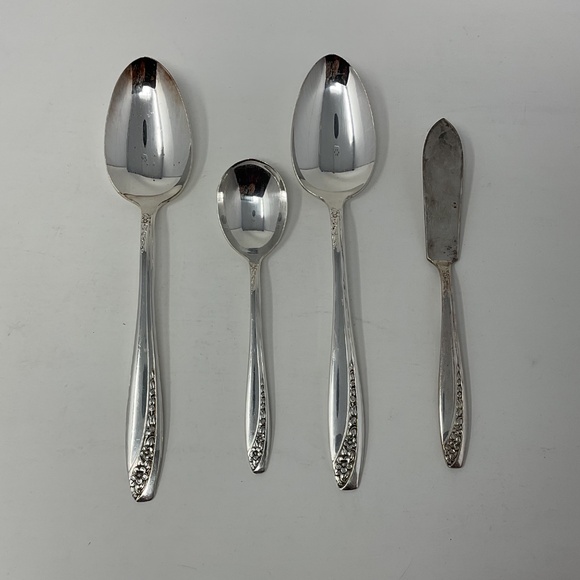 Wm. Rogers MFG. CO. Starlight / Queen Mary 1953 Flatware Silver plated Set for 8 - Picture 6 of 9
